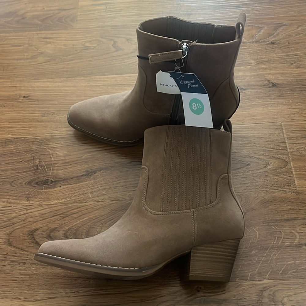 Universal Thread Boot (8.5) FINAL SALE - Picture 2 of 4